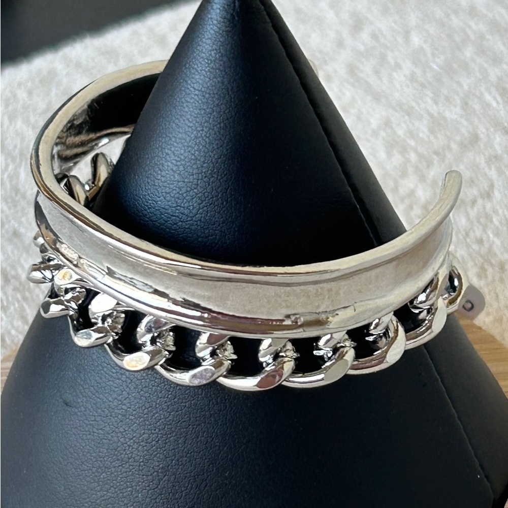 Brutalist Silver Chain Link Cuff Bracelet - Picture 3 of 10